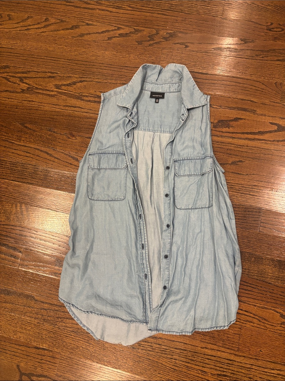 Who What Wear Light Blue Sleeveless Chambray Button-Down Shirt